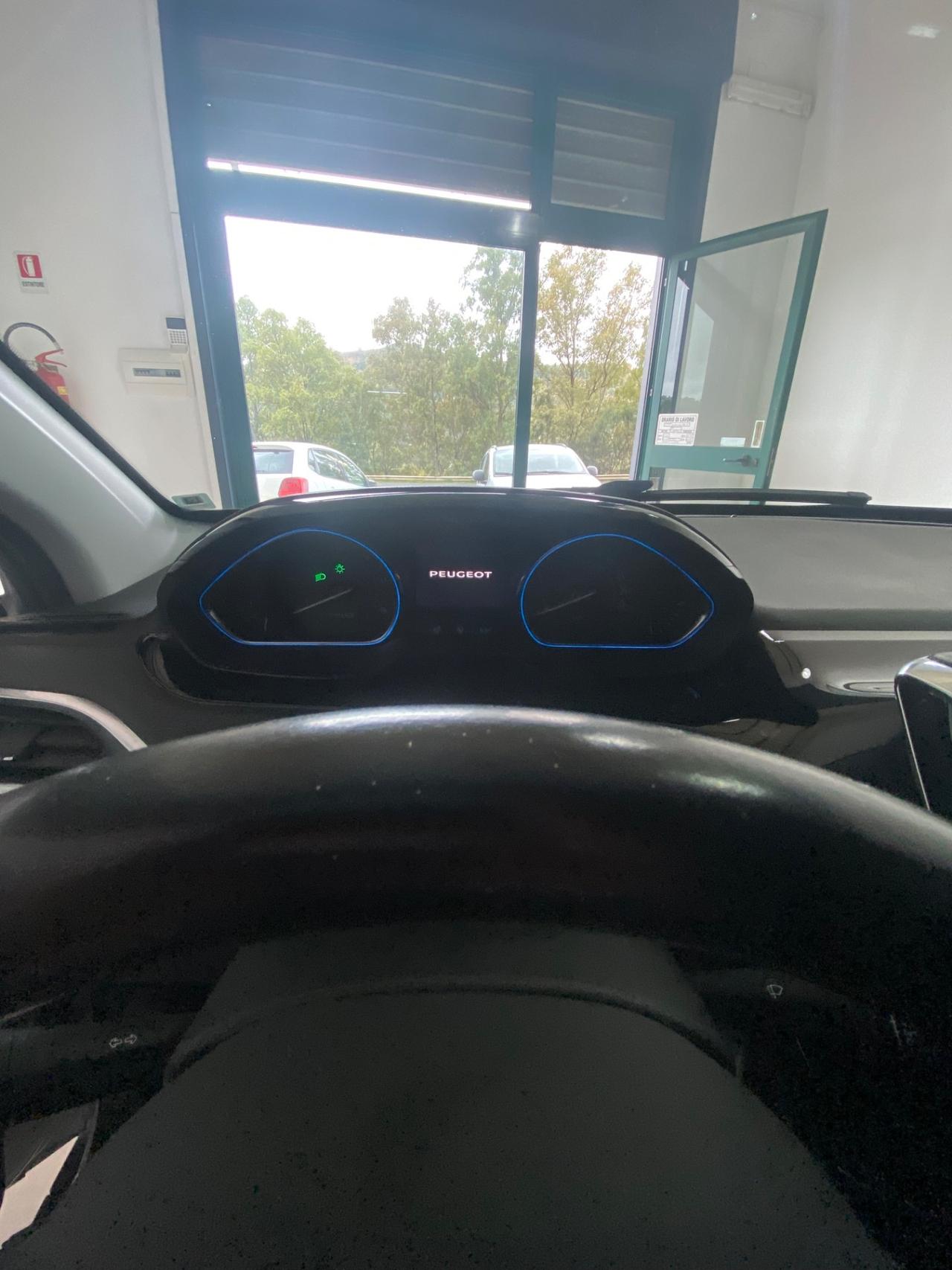 Peugeot 2008 BlueHDi 100 Allure