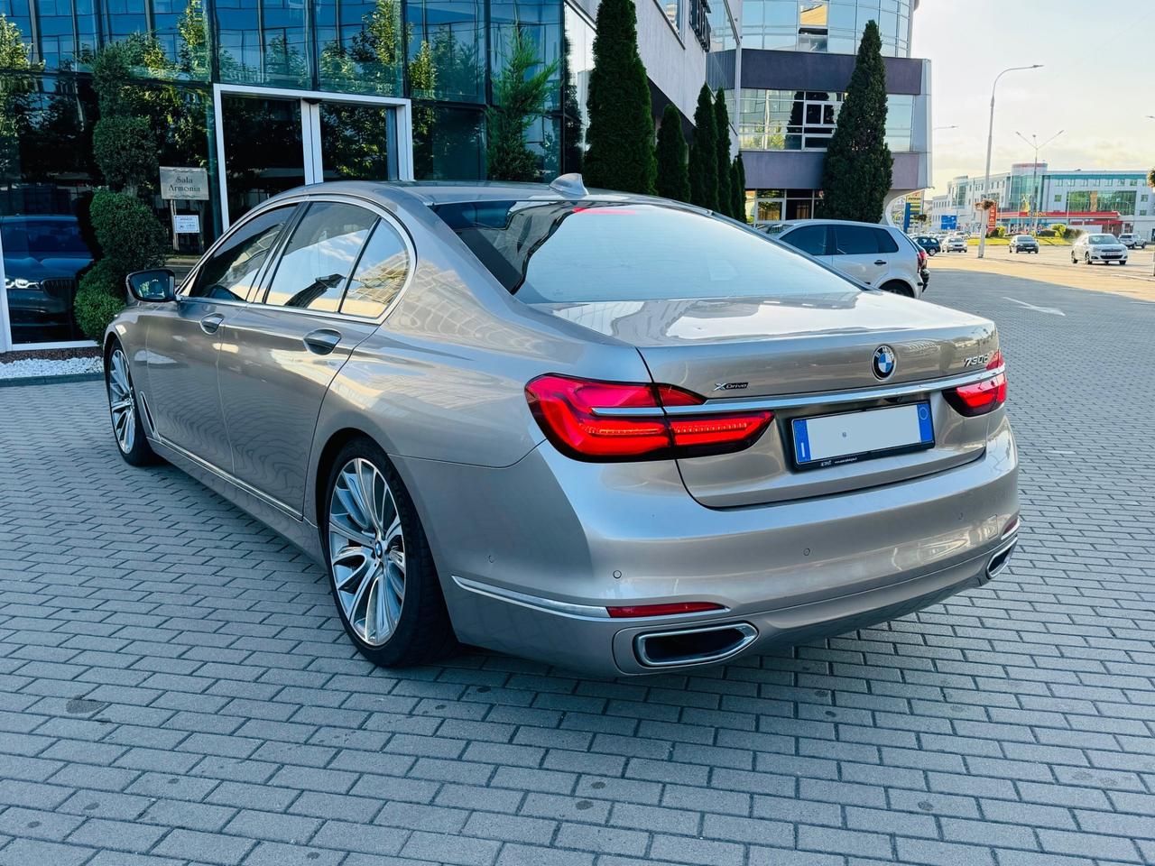 BMW 730d xDrive 265CV Luxury EXPORT