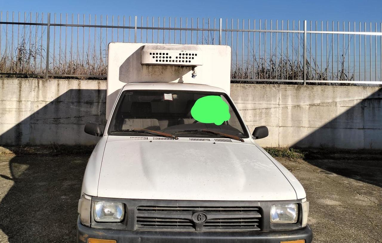 Toyota Hilux 2.4 D 2WD 2p. Pick-up