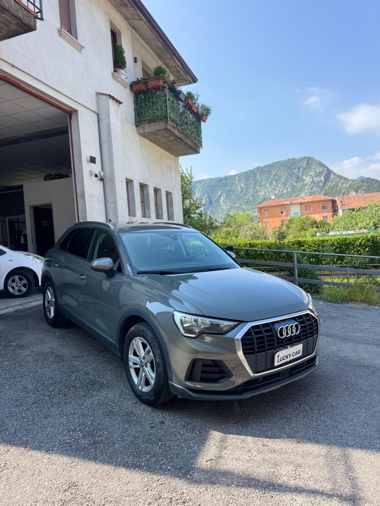Audi Q3 35 TFSI Business Advanced