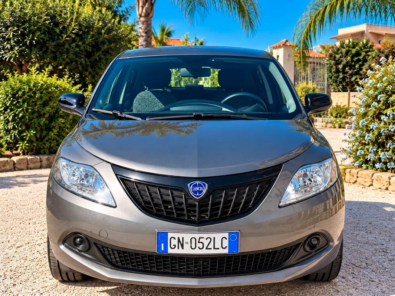 Lancia Ypsilon 1.0 FireFly 5 porte S&S Hybrid Silver
