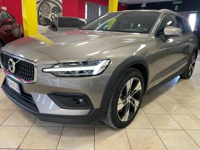 VOLVO V60 Cross Country D4 AWD Geartronic *led/telecam/pelle*