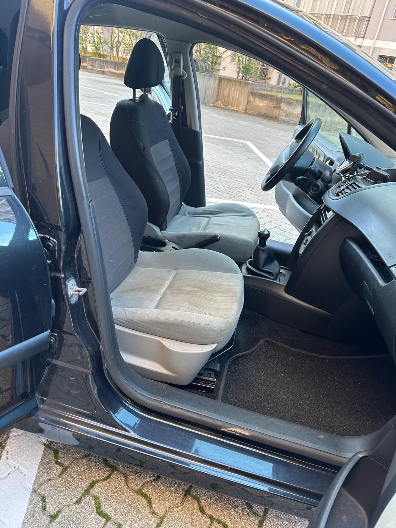 Peugeot 207 1.4 8V 75CV 5p. ONE Line