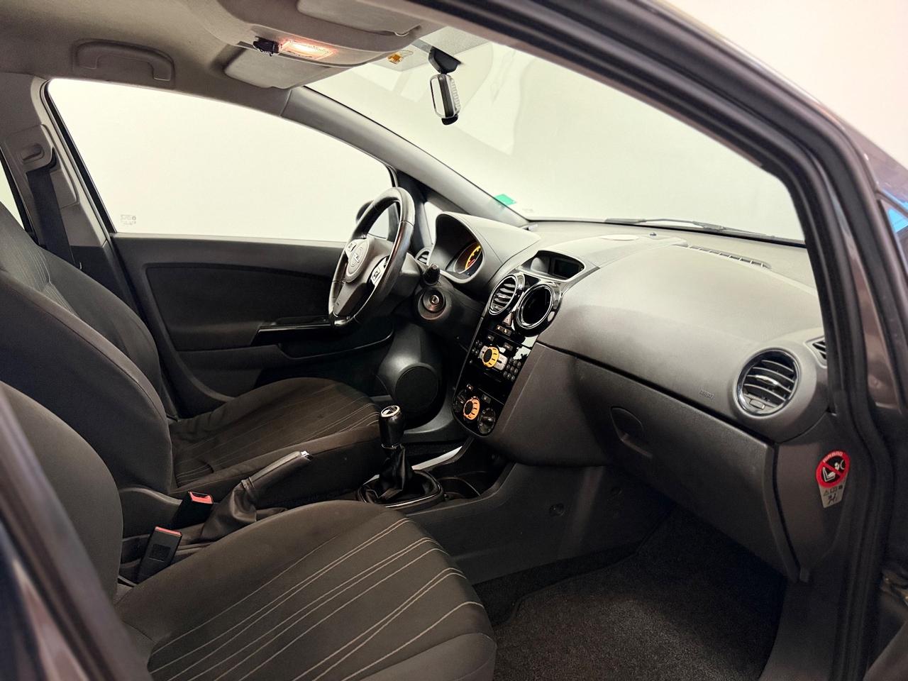 Opel Corsa 1.2 5 porte Cosmo NEOPATENTATI