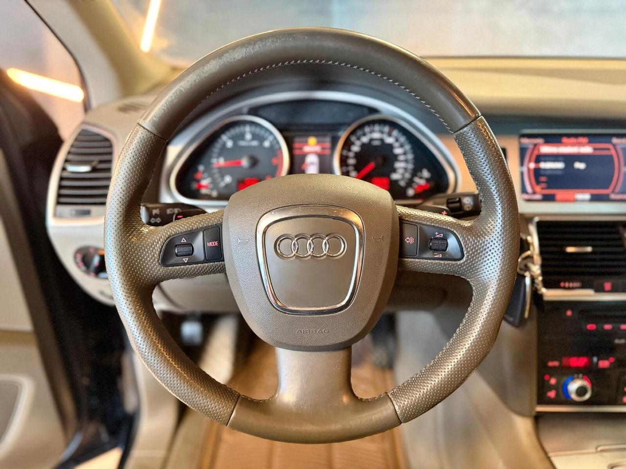 Audi Q7 3.0 V6 TDI 233CV quattro tiptronic