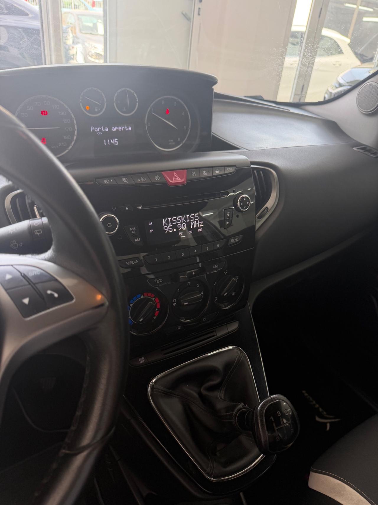 Lancia Ypsilon 1.3 MJT 95 CV 5 p. Platinum FINANZIABILE