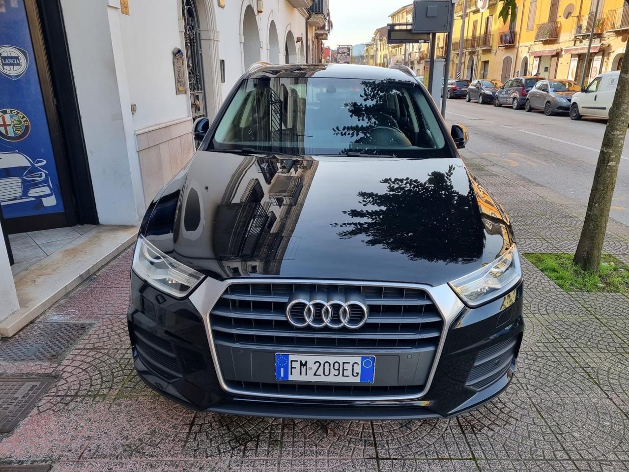 Audi Q3 2.0 TDI 120 CV S line Edition