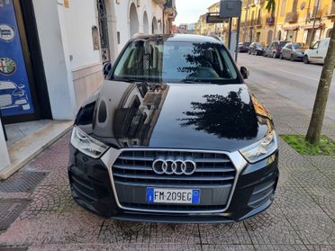 Audi Q3 2.0 TDI 120 CV S line Edition