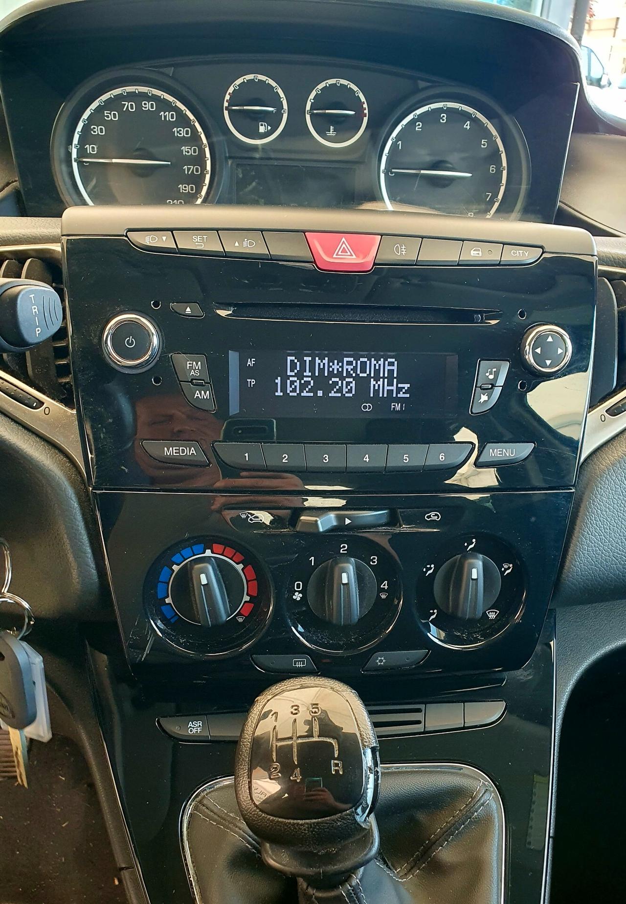 Lancia Ypsilon 1.2 BENZ - 2013 - KM. 200.000