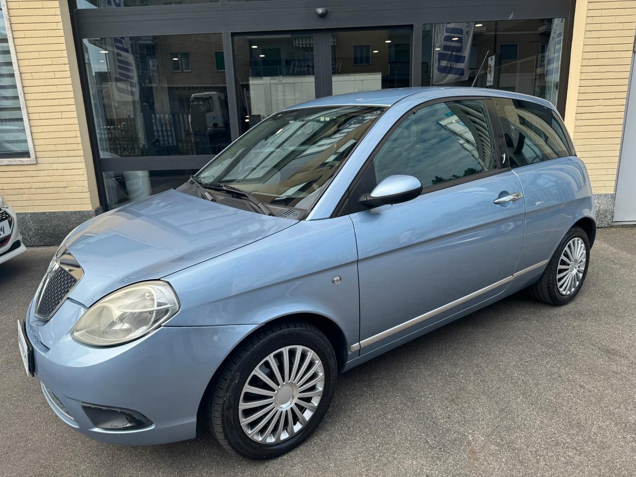 Lancia Ypsilon 1.3 MJT 75 CV Argento NEOPATENTATI