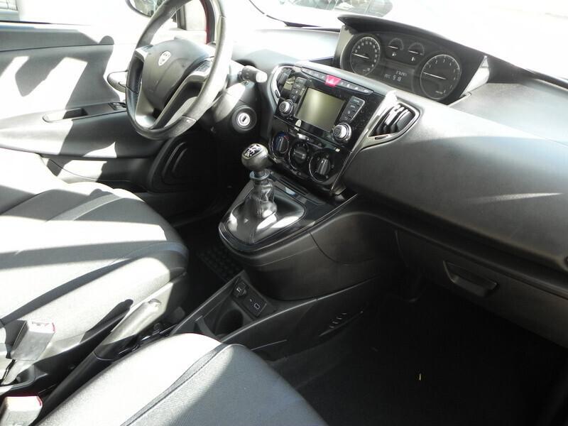 Lancia Ypsilon 1.0 FireFly 5 porte S&S Hybrid Ecochic Gold