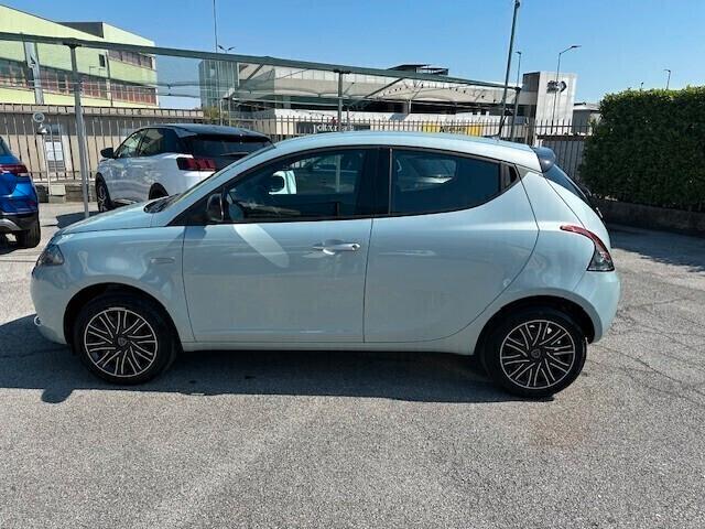 Lancia Ypsilon Hybrid 1.0 70 CV