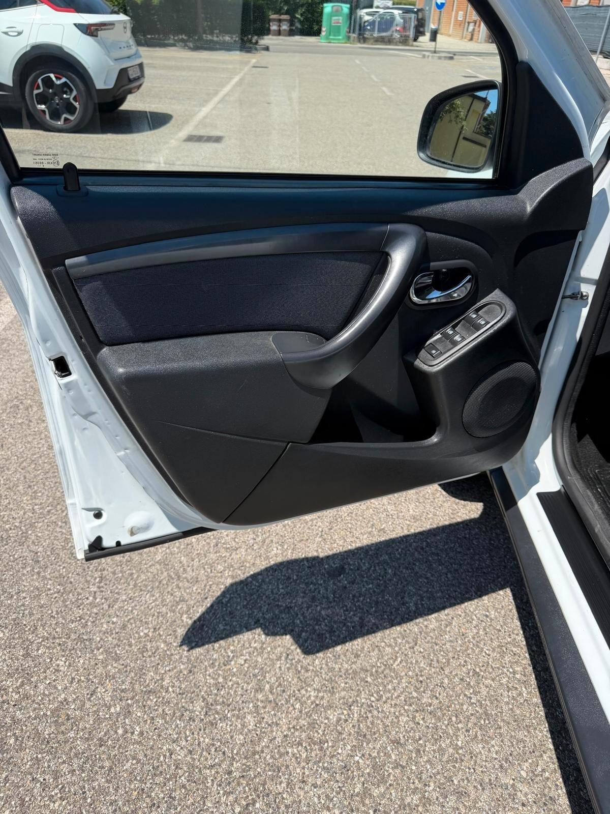 Dacia Duster 1.5 dci - NEOP. - NAV. - 12 MESI DI GARANZIA -