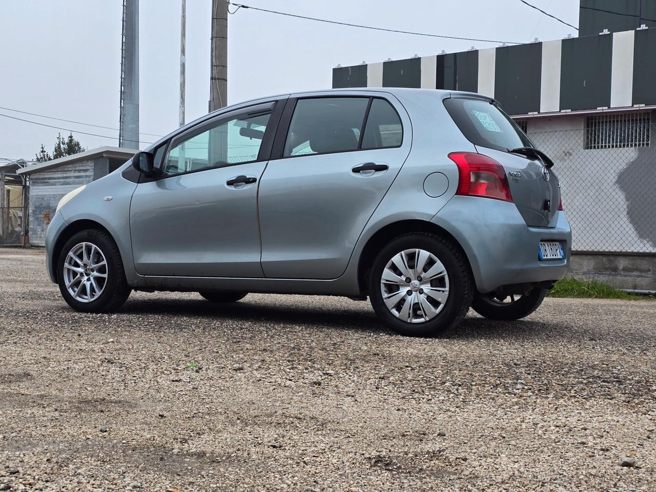 Toyota Yaris 1.0 5 porte