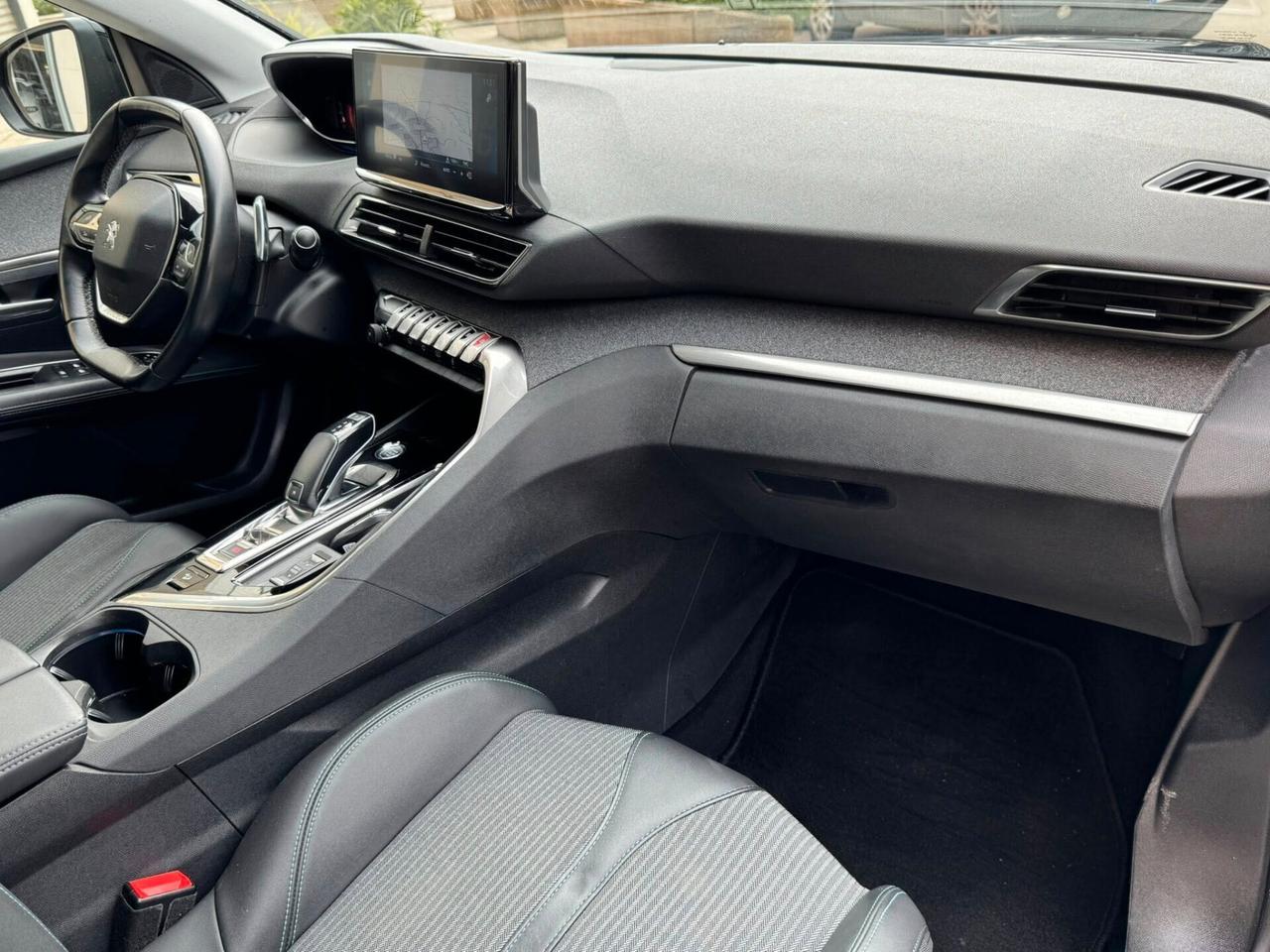 PEUGEOT 3008 1.5 HDI EAT8 ALLURE PAK PERFETTA