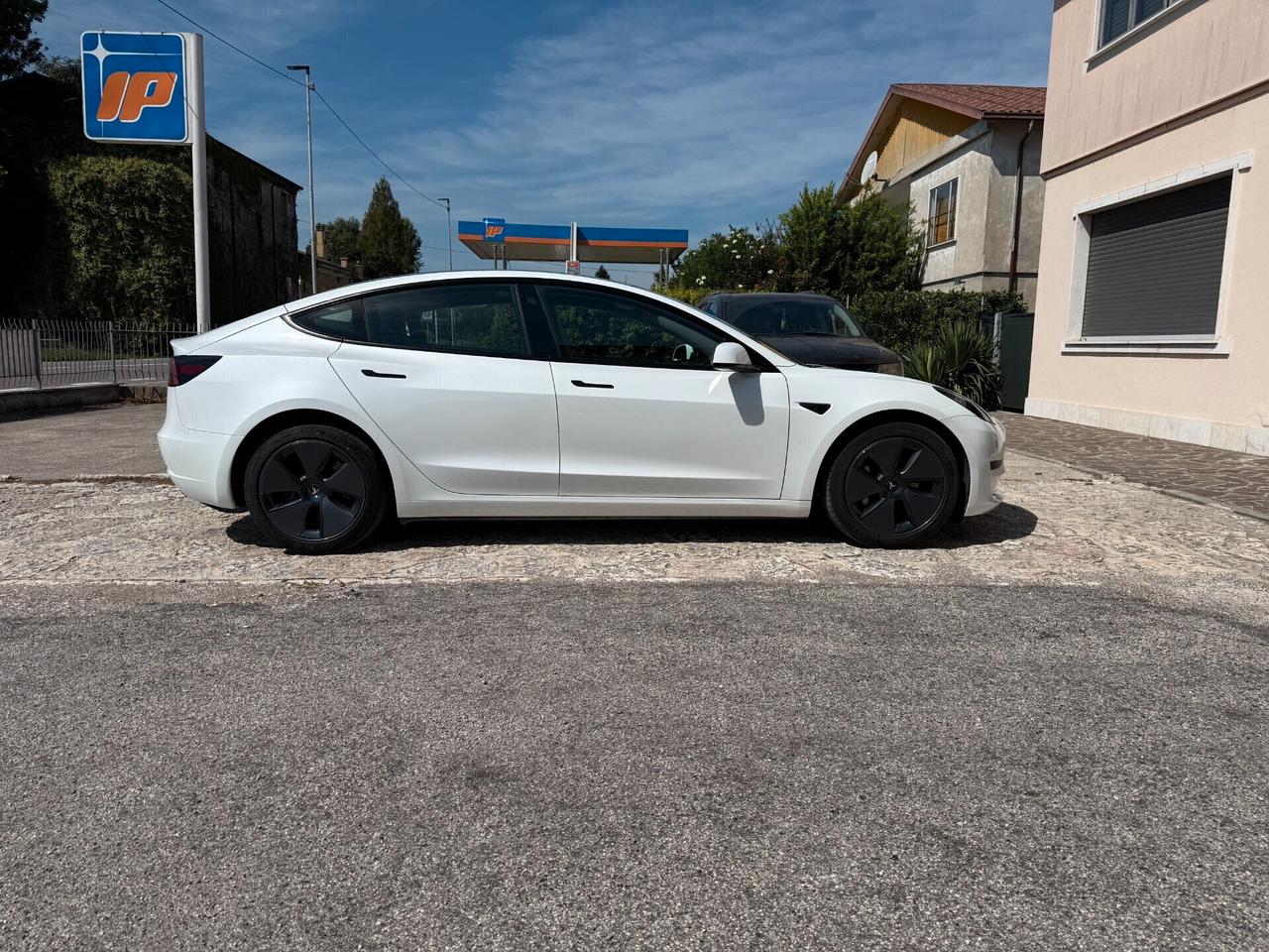 Tesla Model 3 RWD