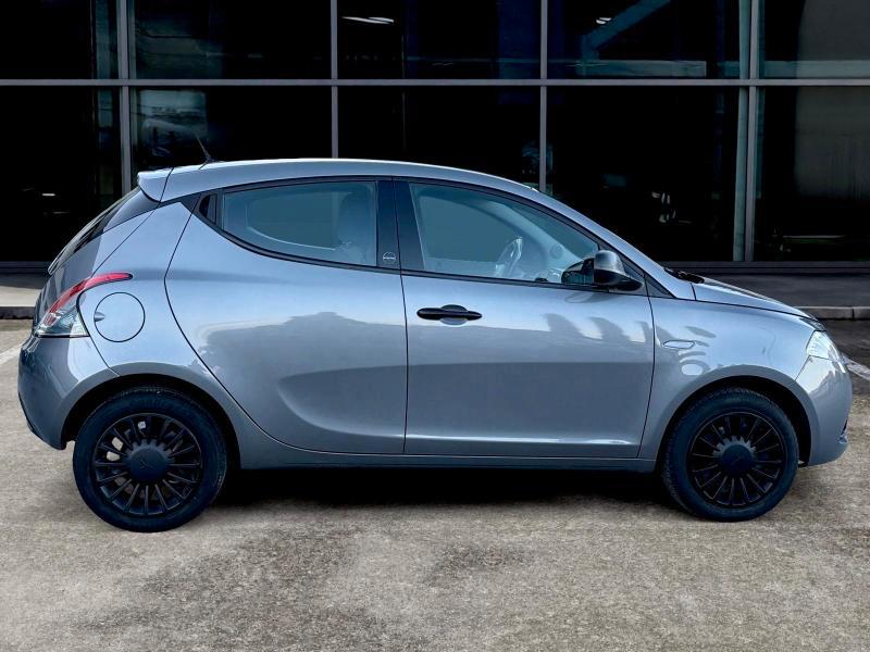 Lancia Ypsilon 5 Porte 1.0 hybrid Gold s&s 70cv ADATTA NEOPATENTATI