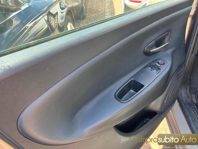 LANCIA Ypsilon 1.2 69 CV (Garanzia 12 Mesi) Neopatentati ?