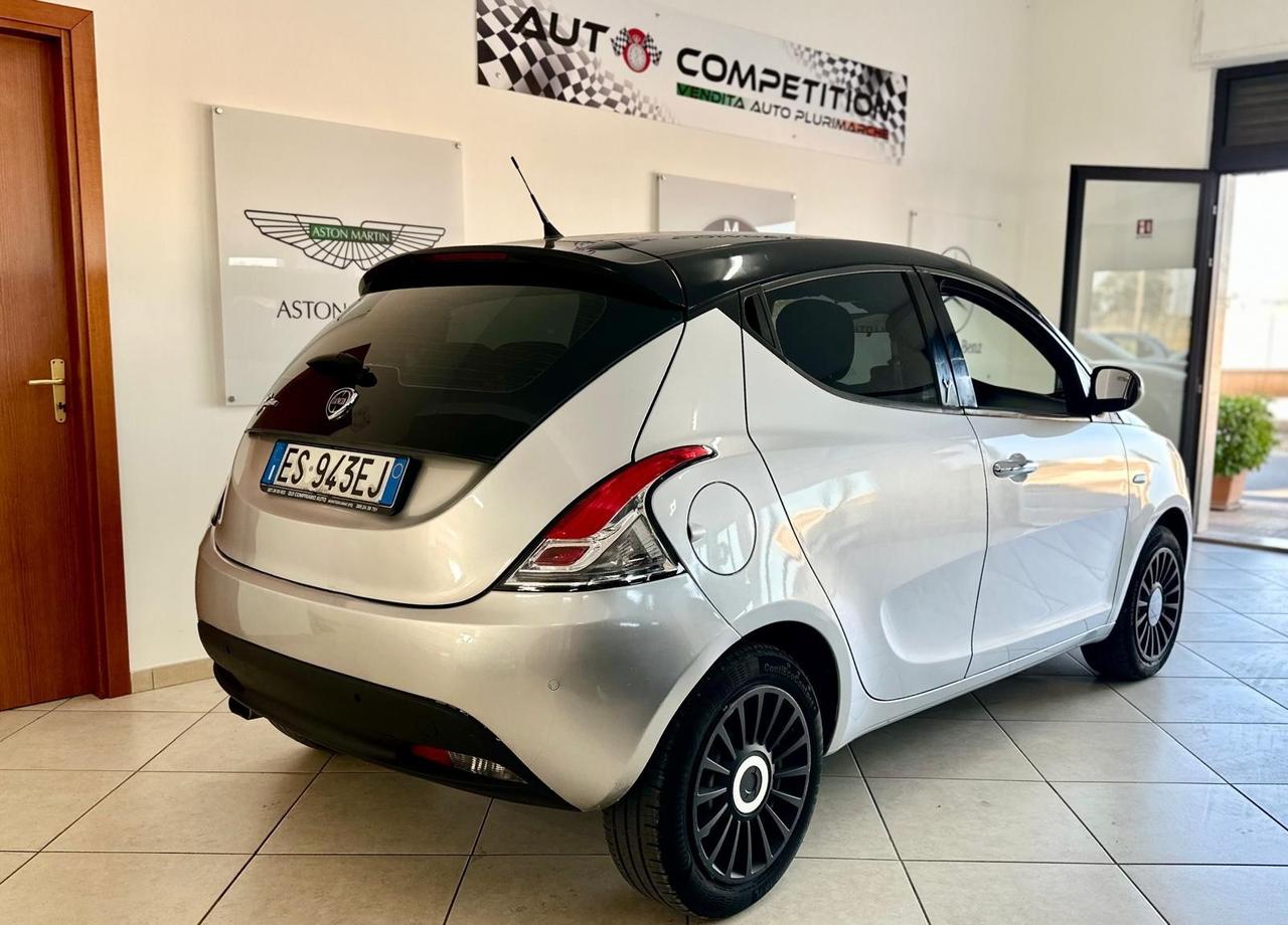 Lancia Ypsilon 1.2 69 CV 5 porte S&S Silver