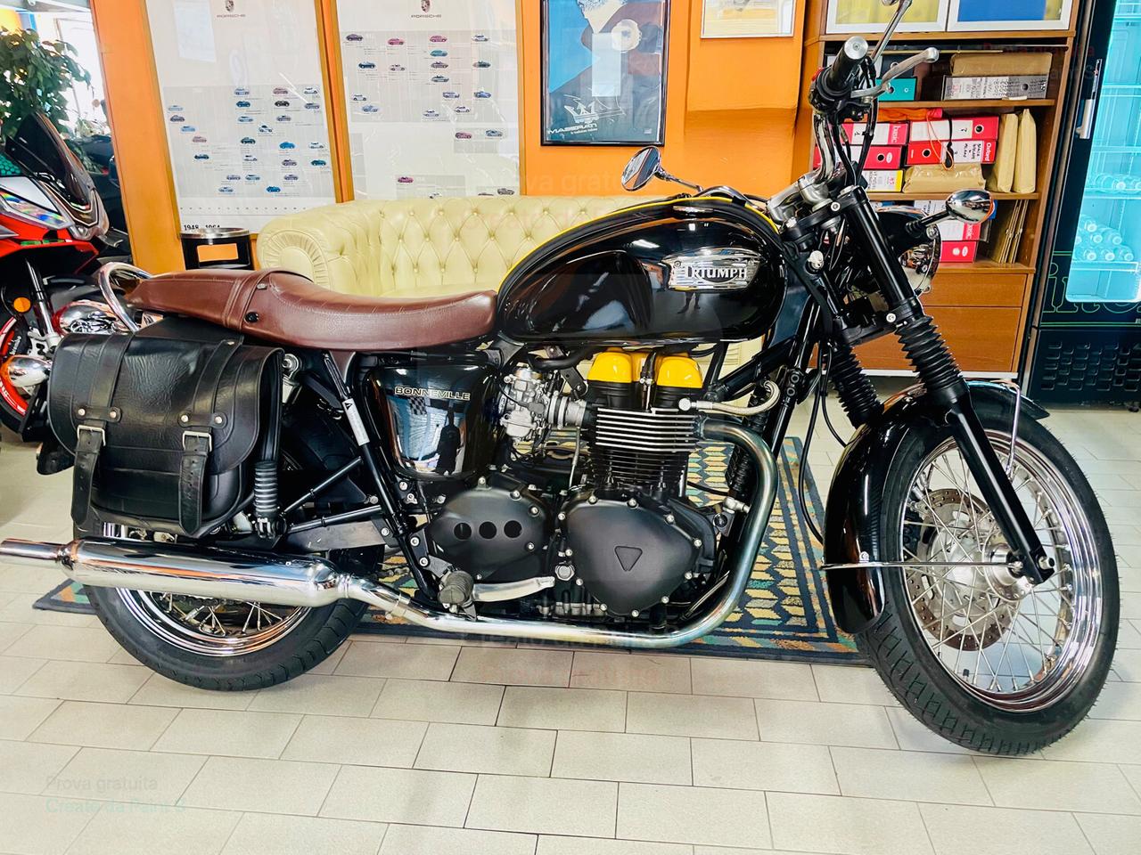 Triumph Bonneville T100 RUOTE A RAGGI