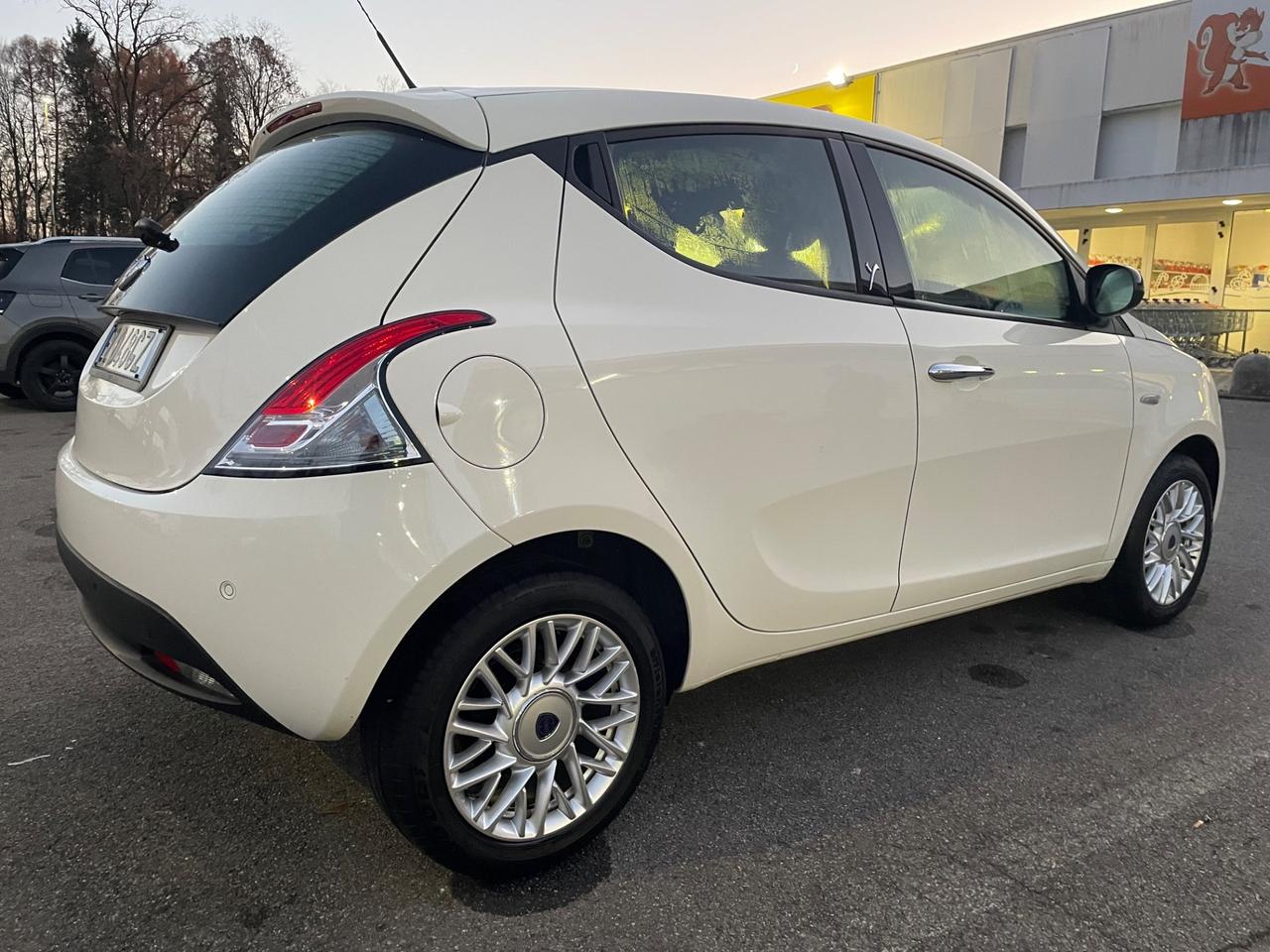 Lancia Ypsilon 1.2 69 CV 5 porte*Neopatentati*Solo 30000km*