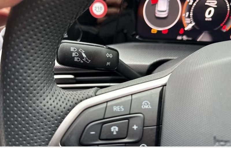 Volkswagen Golf 1.5 TSI ACT 110kW R-LINE CAMERA LED NAVI