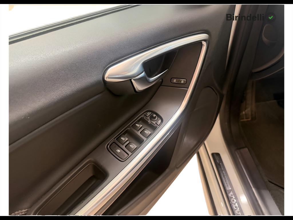 VOLVO V60 CC (2015-2018) - V60 Cross Country D3 Geartronic Business