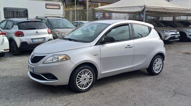 LANCIA Ypsilon 1.2 69 CV 5 porte Silver