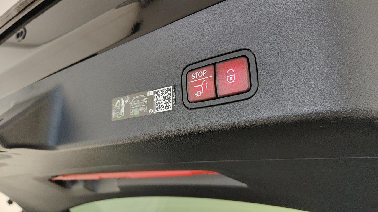 Mercedes-Benz CLA 250+ con tecnologia EQ