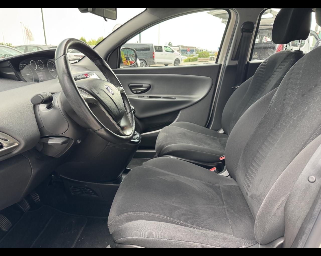 LANCIA Ypsilon 3ª serie - Ypsilon 1.2 69 CV 5 porte Gold