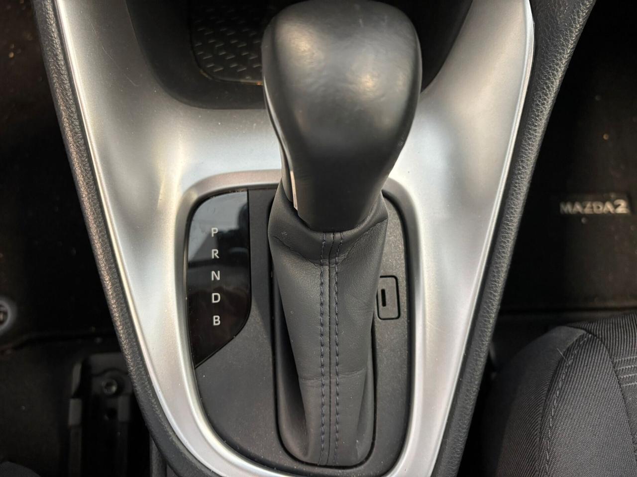 Mazda 2 CENTRE-LINE 1.5 VVT e-CVT Full Hybrid UNICO PR.
