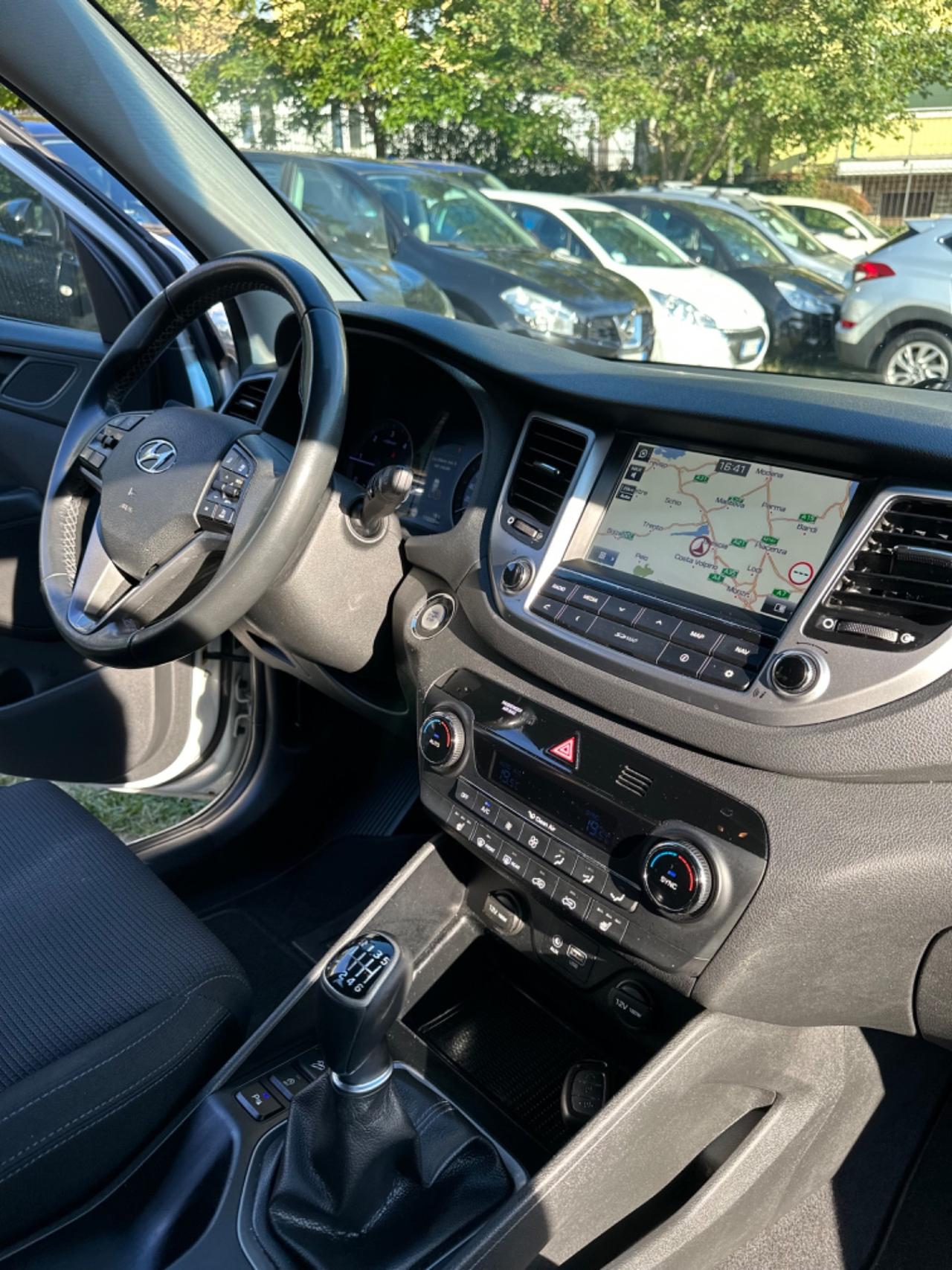 Hyundai TUCSON 1.7 CRDi XPOSSIBILE KMCERT UNICOPR GARANZ