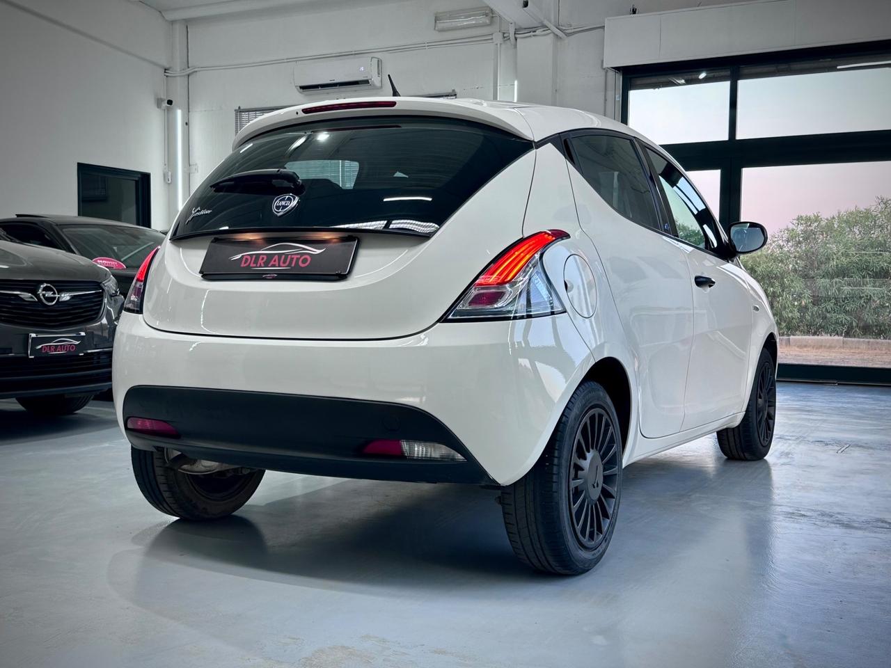 Lancia Ypsilon 1.2 69 CV 5 porte Elefantino Blu