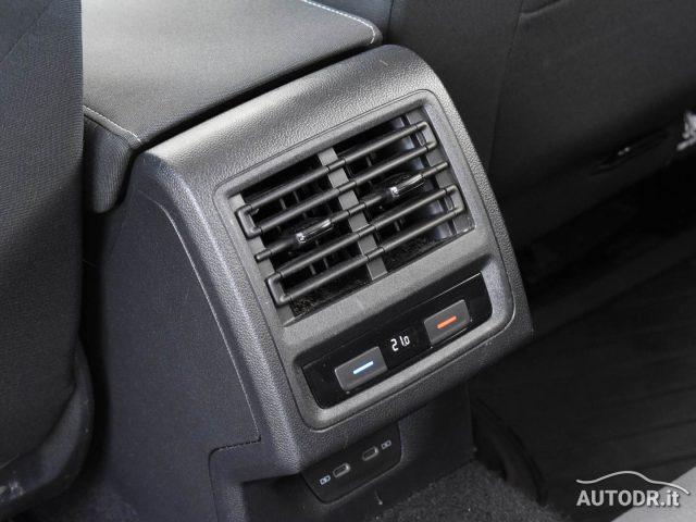VOLKSWAGEN Golf 1.5 TGI 130cv DSG Life VIRTUAL CARPLAY TRIZONA