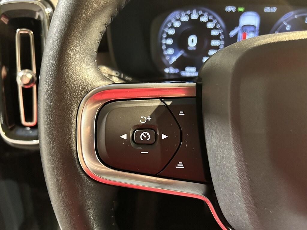 Volvo XC40 2.0 D4 Business Plus AWD Geartronic