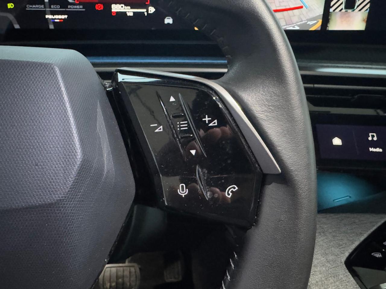 Peugeot 3008 Allure 1.2 136/145 MHEV #8709