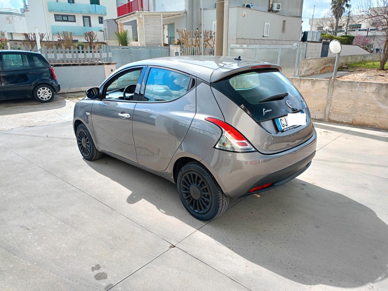 Lancia Ypsilon 1.0 FireFly 5 porte S&S Hybrid Ecochic Silver