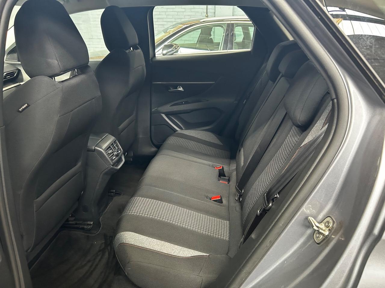 Peugeot 3008 BlueHDi 130 EAT8 Business neopatentanti
