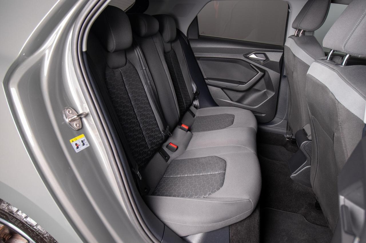 Audi A1 Sportback 30 Tfsi S Line S-tronic Black Identity