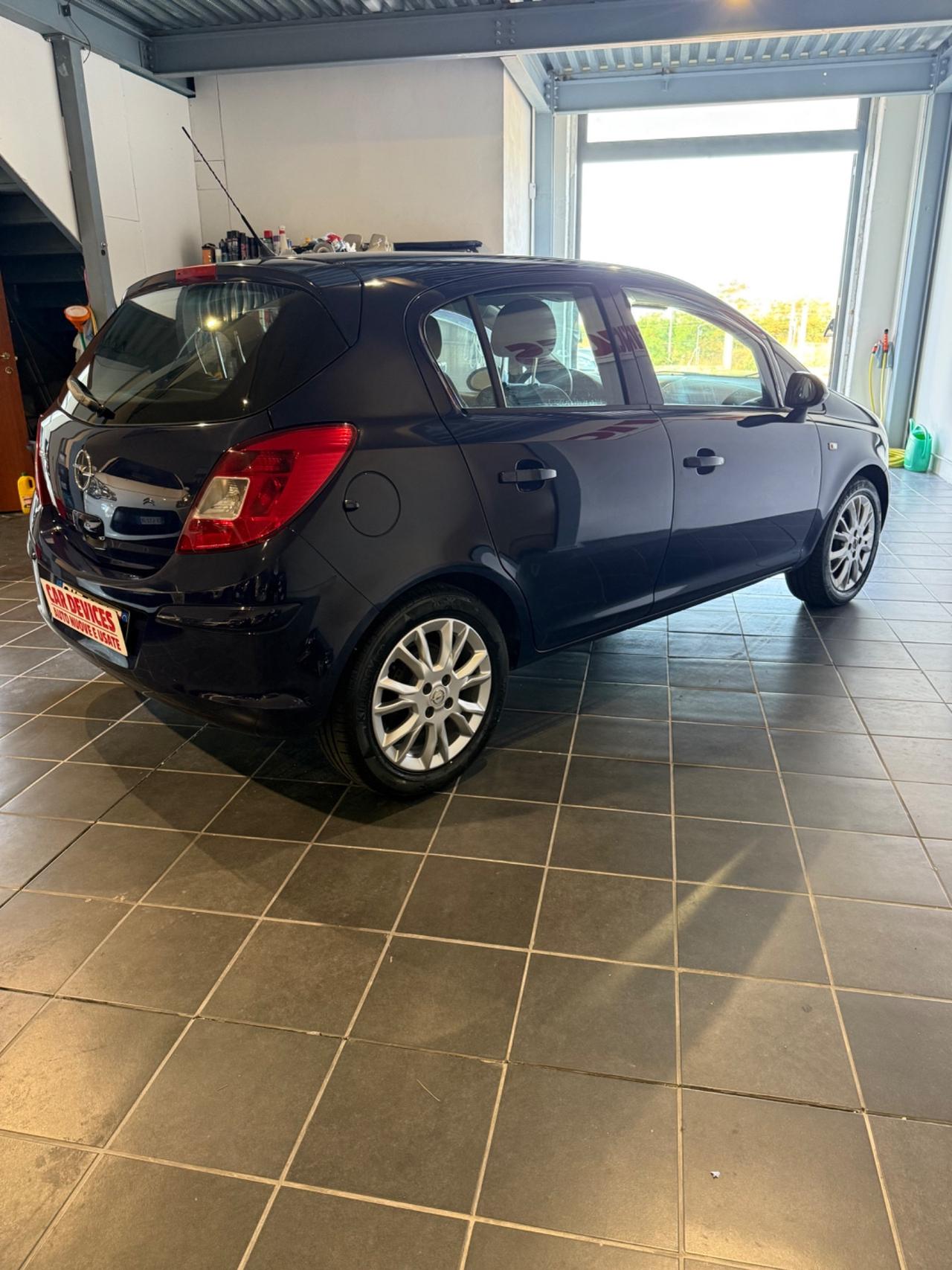 Opel Corsa 1.2 5 porte Cosmo