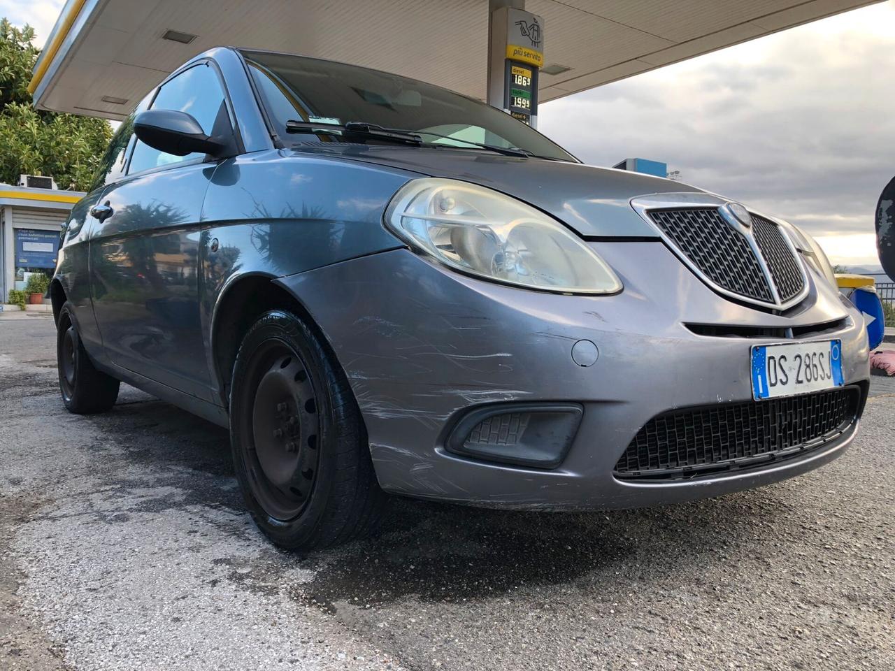 Lancia Ypsilon 1.3 MJT 75 CV Argento