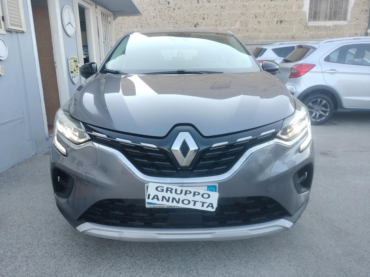 Renault Captur 1.5 DCI 116 C.V. CAMBIO AUTOMATICO NAVIGATORE FARI FULL LED SOLI KM 96230 GARANZIA 12 MESI