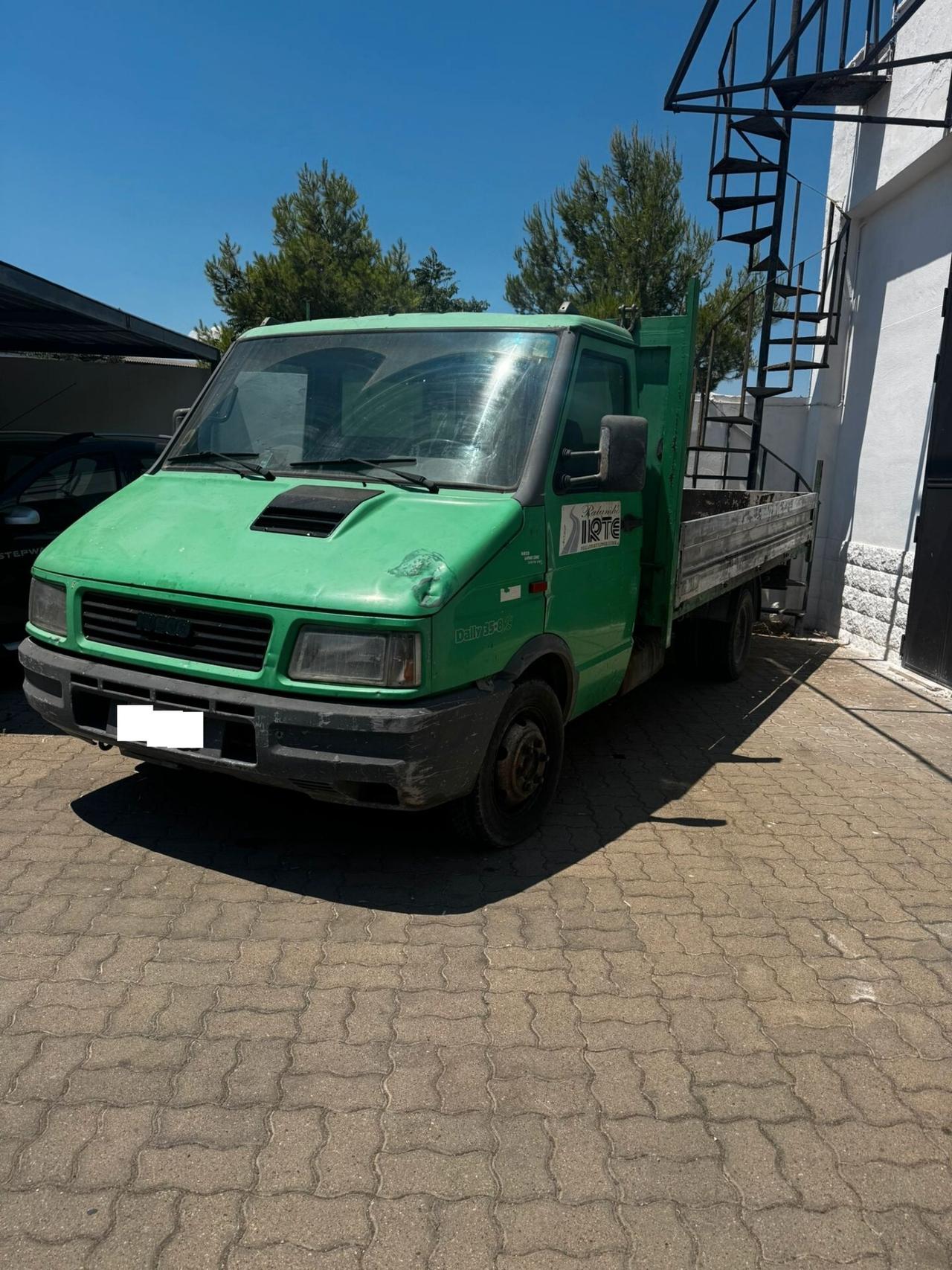 Iveco Daily 30.8 2.5 Diesel CASSONATO