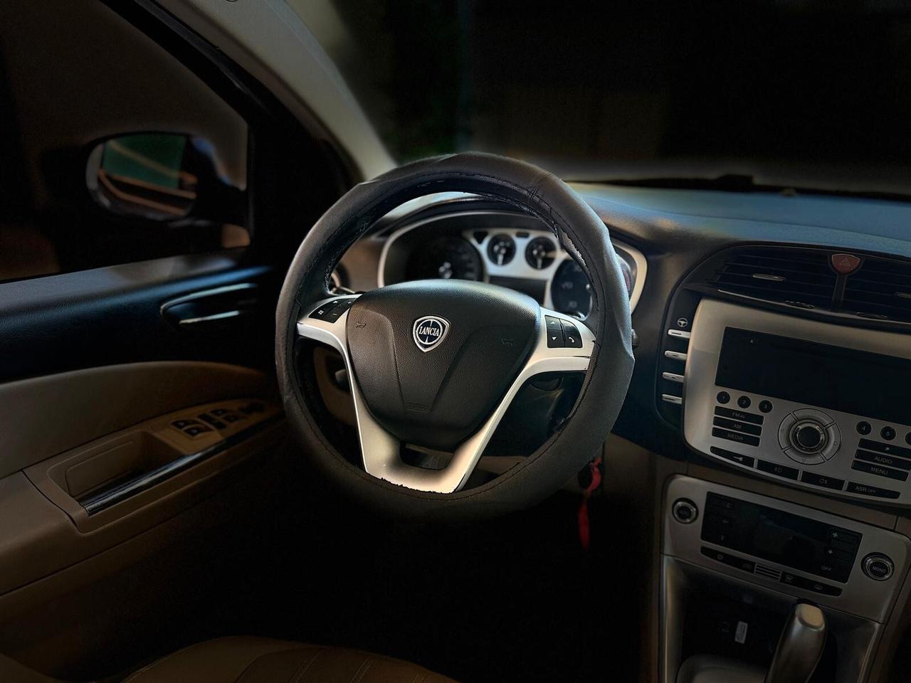 Lancia Delta 1.6 MJT DPF 105 CV Silver