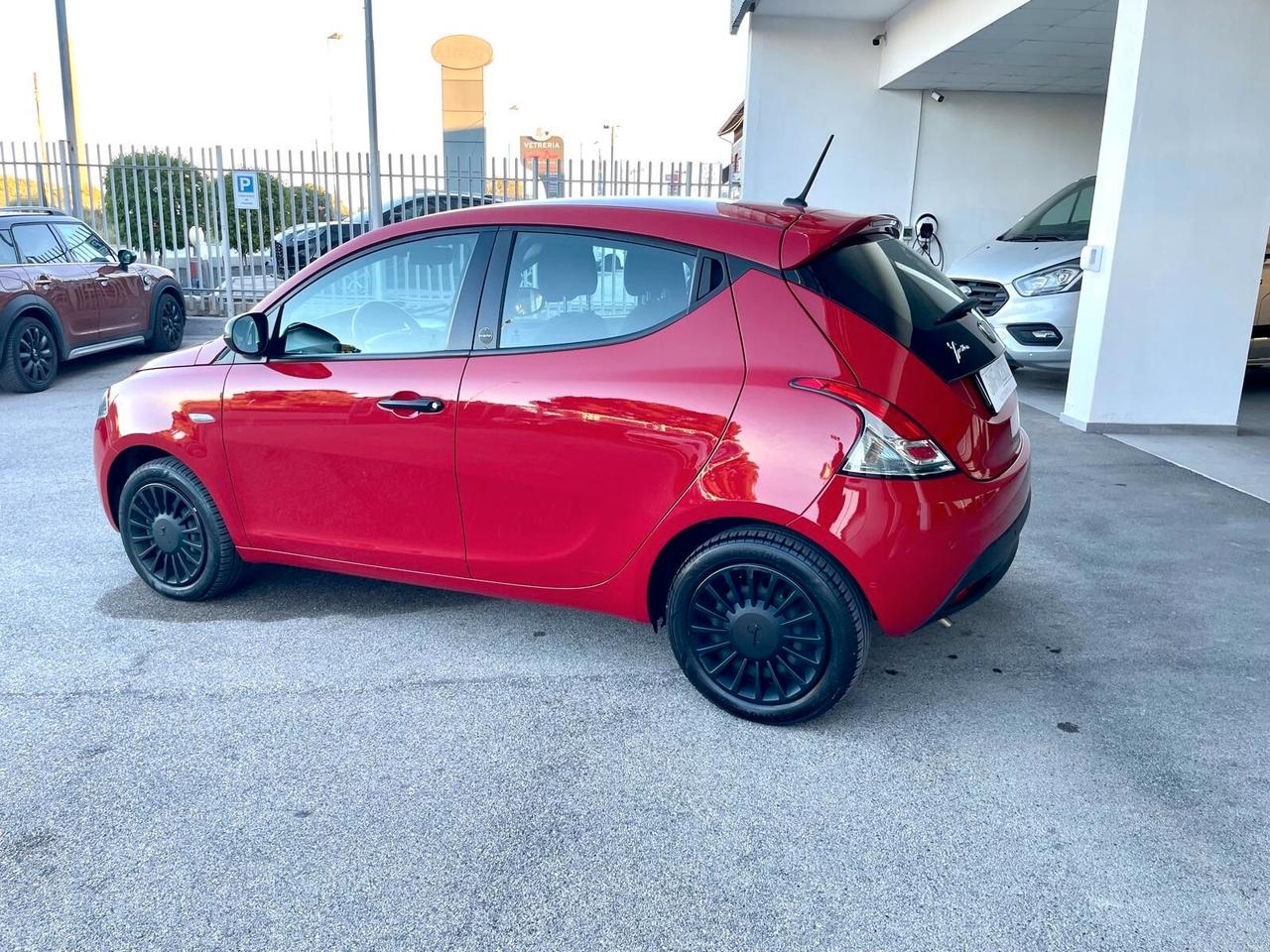 Lancia Ypsilon 1.0 FireFly Hybrid Ecochic Silver