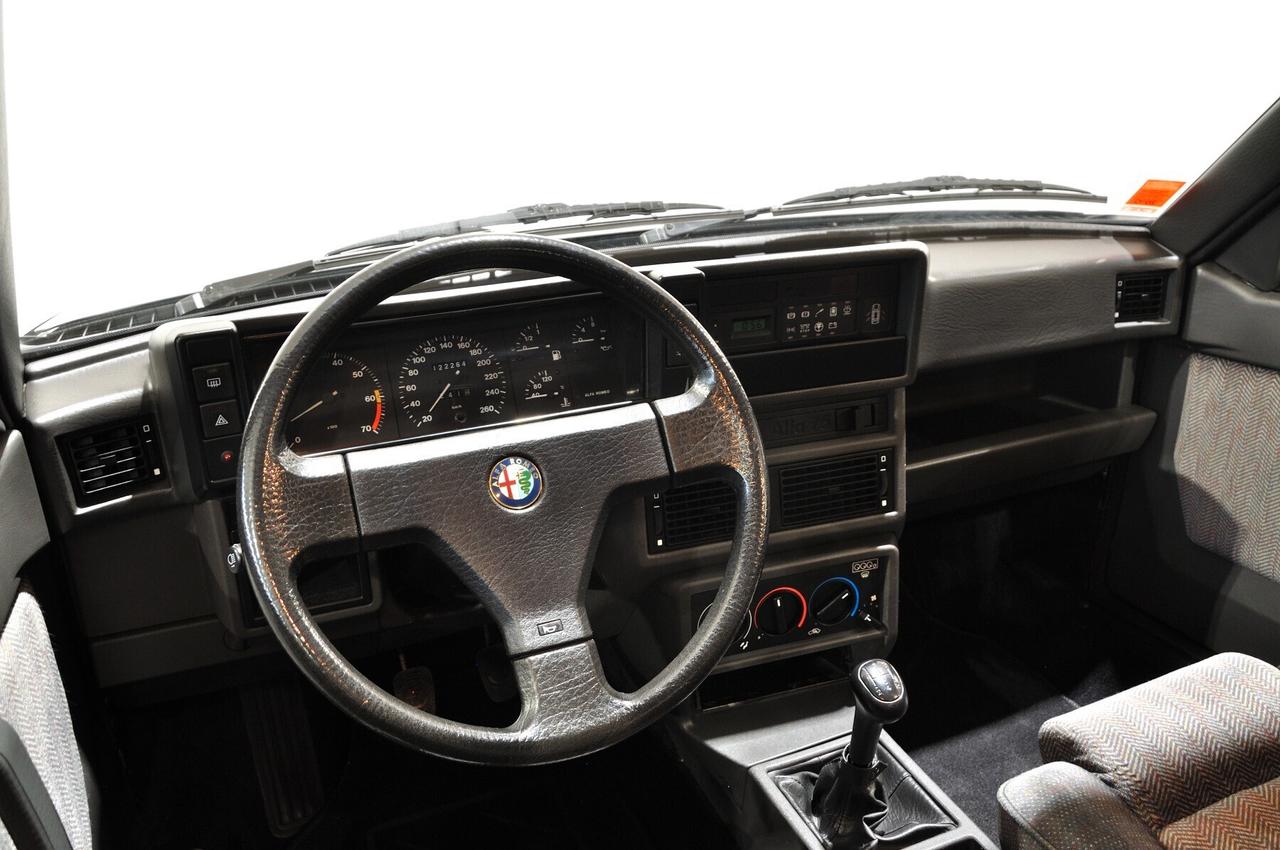 Alfa Romeo 75 2.0i Twin Spark ASI CRS targa Milano