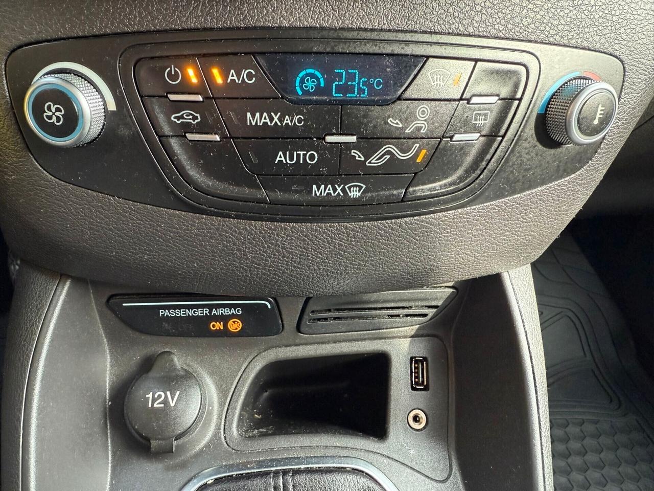 Ford Tourneo Courier 1.0 EcoBoost 100 CV Titanium