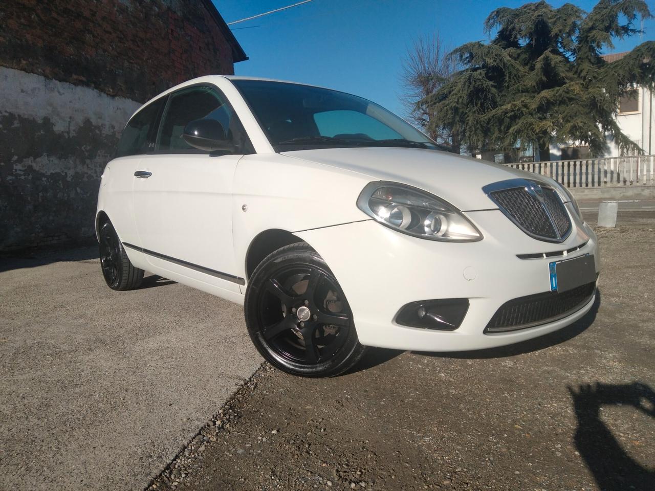 Lancia Ypsilon 1.2 69 CV Diva euro5 x neopatentati