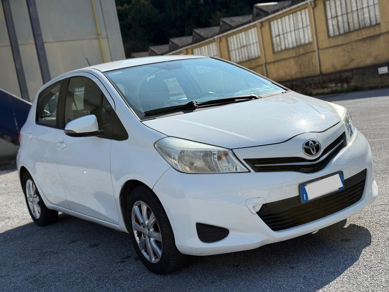 Toyota Yaris 1.0 benzina 5 porte pronta consegna