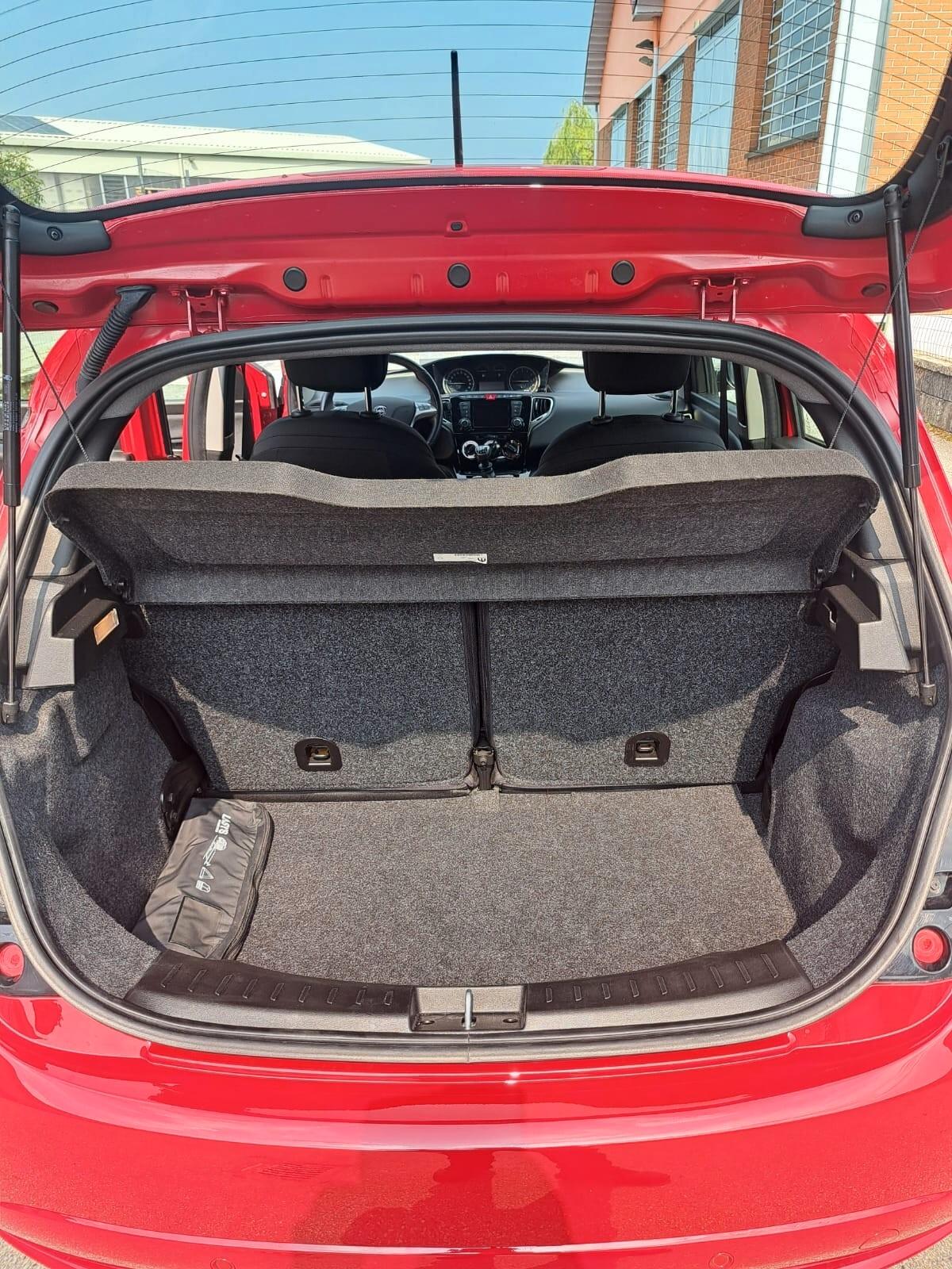 Lancia Ypsilon 1.0 FireFly 5 porte S&S Hybrid Ecochic Gold NESSUN VINCOLO DI FINANZIAMENTO